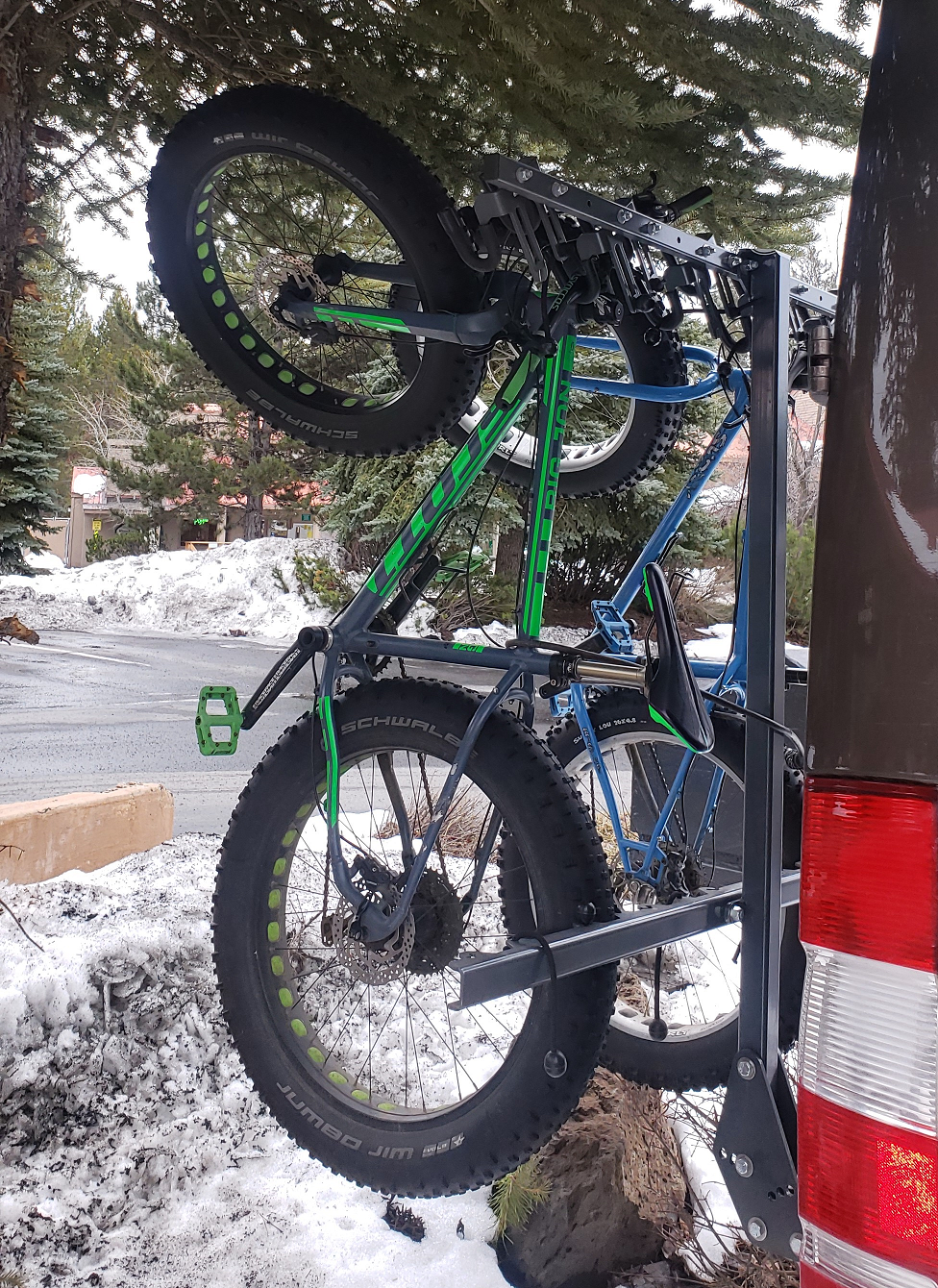 Lolo Racks 6 bike rack for 2" hitch with standard pull pin tilting